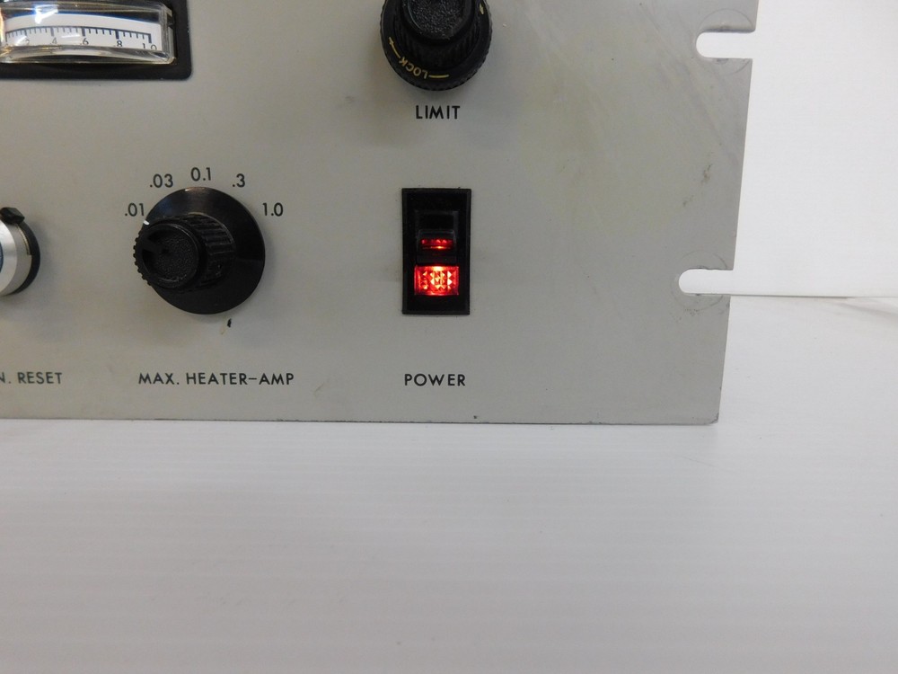LAKE SHORE CRYOTRONICS INC CRYOGENIC CAPACITANCE CONTROLLER MODEL CSC400 (MPT38)
