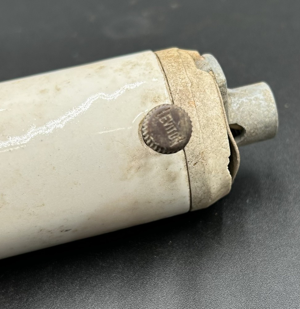 Vintage Leviton PORCELAIN Turn Knob Socket.