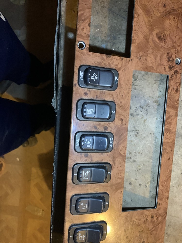 Peterbilt 587 Switch Panel | P/N S64-6059M04