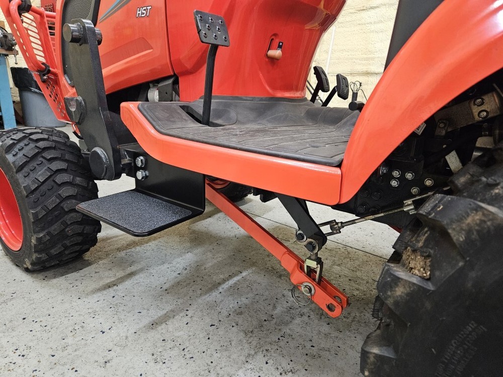 Kioti CS2220 / CS2520 Step