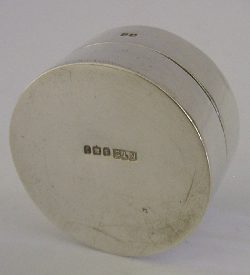 NATIONAL TRUST SCOTTISH SOLID STERLING SILVER FLOWER PILL BOX 1992 HAND MADE