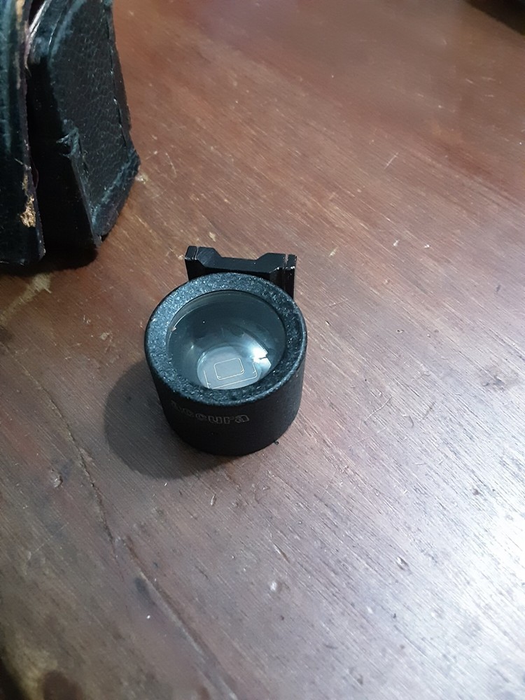 Accura viewfinder - with case - please read for shipping