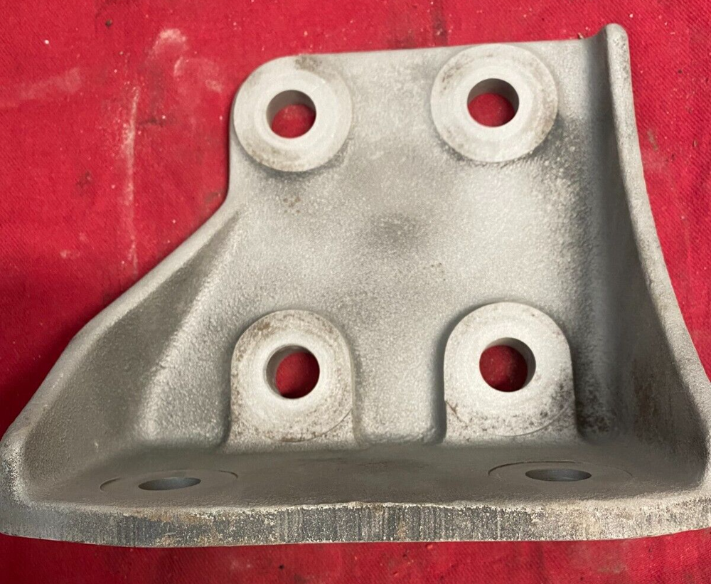 INTERNATIONAL BRACKET,LEFT FRONT ENGINE MOUNT 1668261C2 NAVISTAR