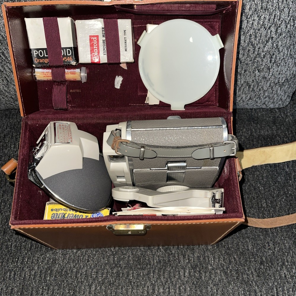 Vintage Polaroid Automatic 800 Land Camera & Case, Flash, Kits & MORE! (C6)