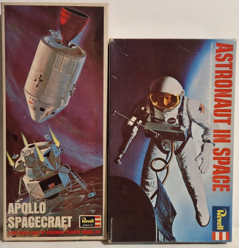 Astronaut in Space & Apollo Spacecraft model kits