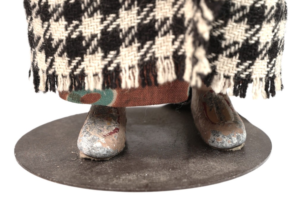 Winnebago Mother and Papoose Doll By Kate Mike ca. 1960 Size 8" H x 2.375" L