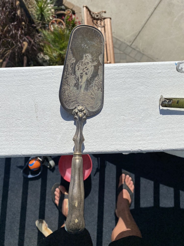 Nice Vintage Ornate Bard With Lute Patterned Silverplate Pie Server 12"