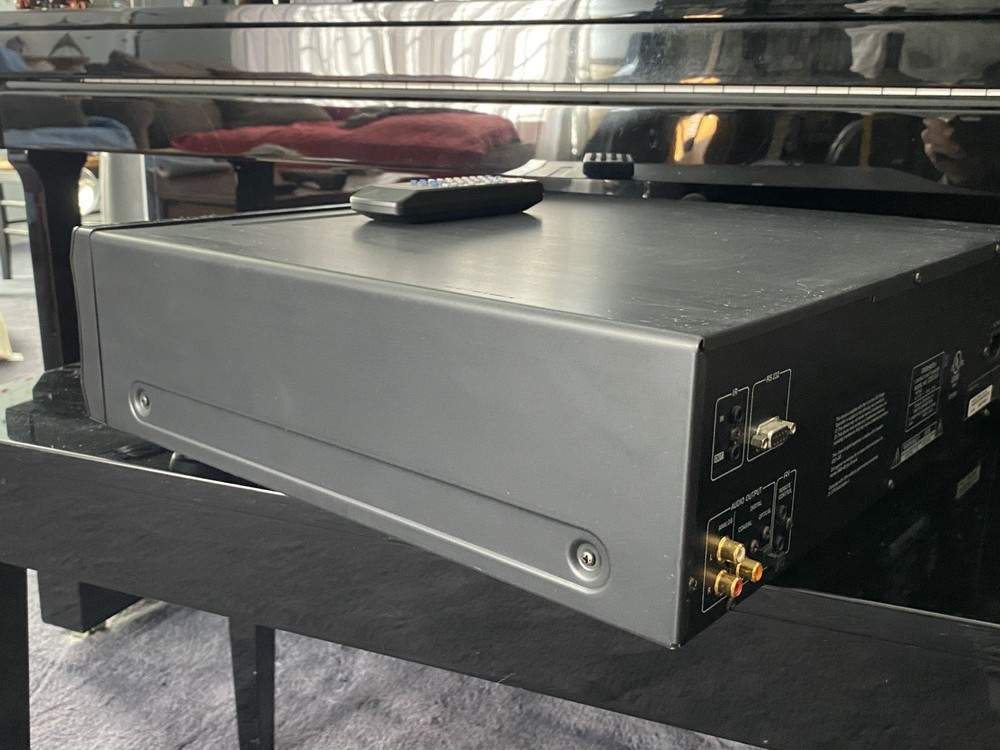 Integra CDC-3.4 6-Disc Carousel CD Player Perfect Working Condition With Remote