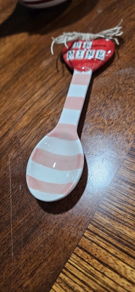 Mud Pie Valentines New Stackable (3) Measuring Cups Plus Bonus Spoon! Ceramic