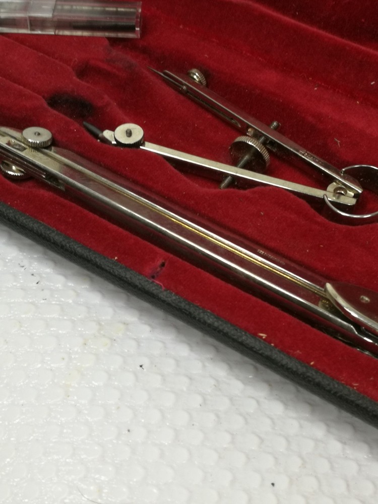 Vintage cased G2B hellerman compass set