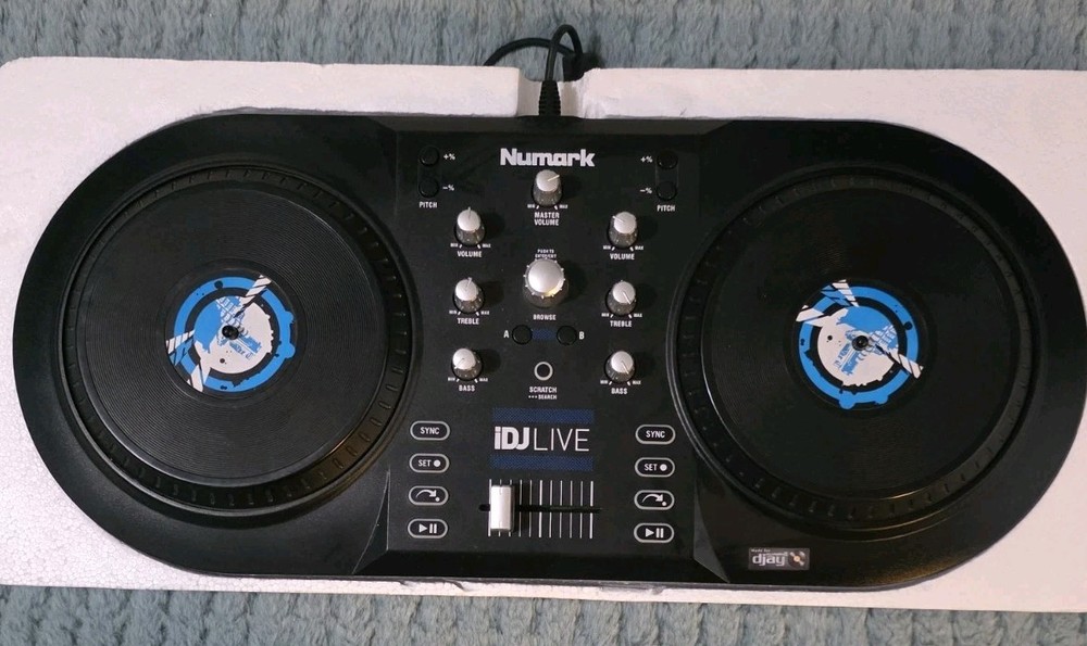 Numark iDJ Live Digital DJ Controller Turntable Apple Mac PC Ipad Iphone Ipod