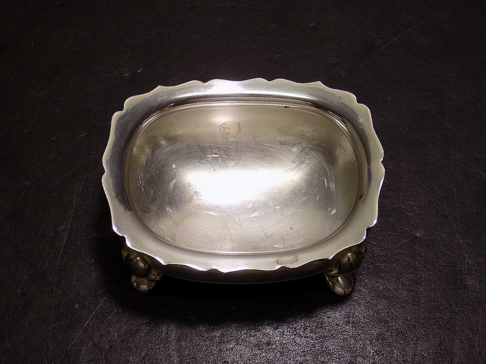William Suckling Regis Plate N220 E.P.N.S. Silver Plated 4-Toe Cobalt Open Salt