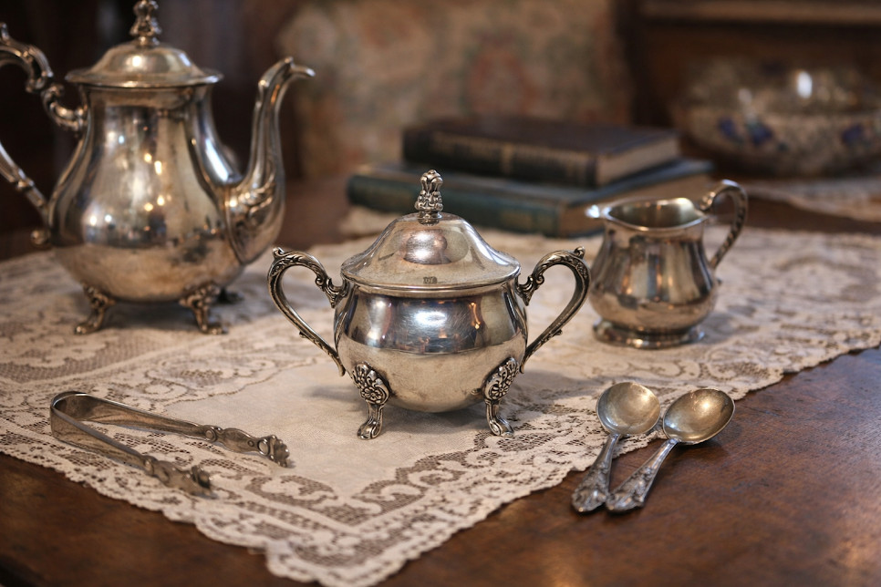 Leonard Silverplate Footed Sugar Bowl w Lid Ornate Handles 4" Vintage
