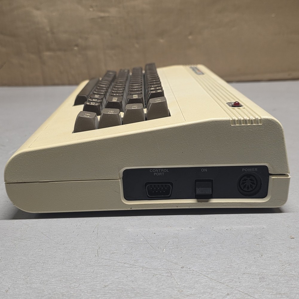 Commodore VIC-20 Vintage Computer 117V USA Model Untested All Original