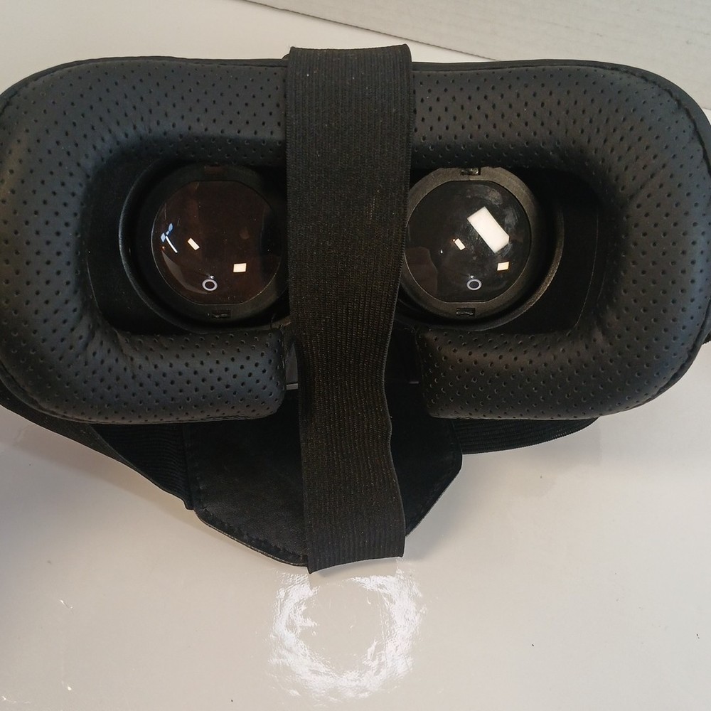 VR Box Virtual Reality Headset/ Glasses (Need A Smartphone To Operate VR Headset