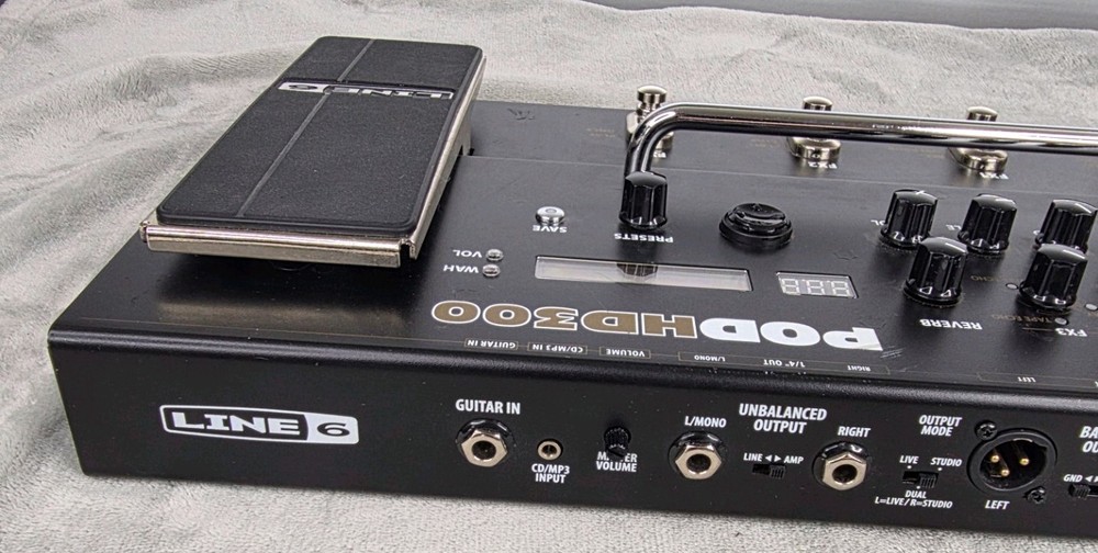 Line 6 POD HD300 Guitar Multi-Effects Processor w/ Expression Pedal Tested