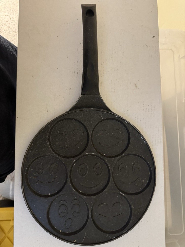 Emoji Pancake Pan & Silicone Mold Set – Fun Breakfast Cooking Bundle