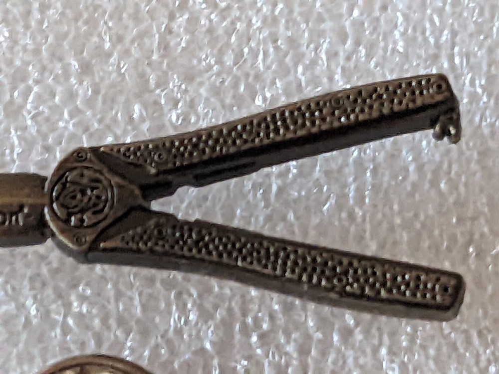 VINTAGE SMITH AND WESSON HAT/ LAPEL PIN