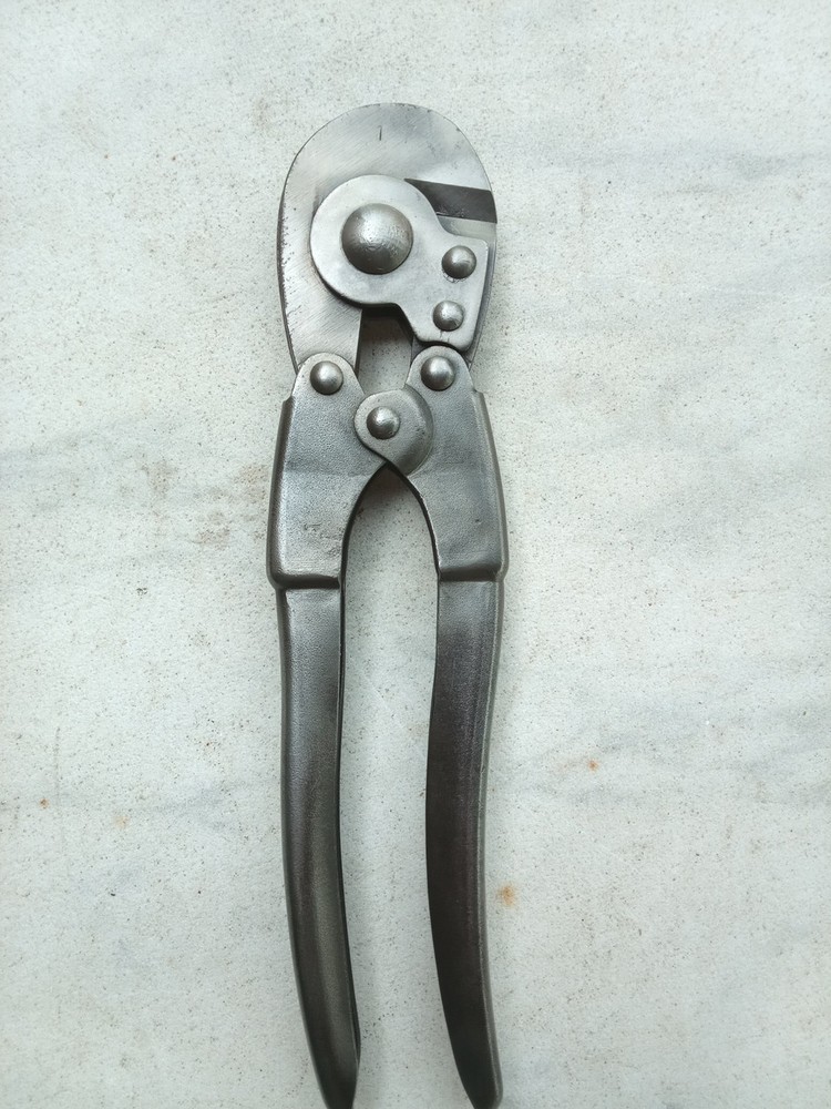 RARE H.K. PORTER US BARBED WIRE CUTTERS TYPE “NO PARROT BEAK”