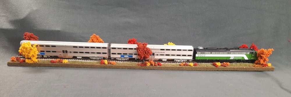 HO SCALE 36" SINGLE TRACK DIORAMA TRAIN DISPLAY -"FALL FOILAGE SCENE"