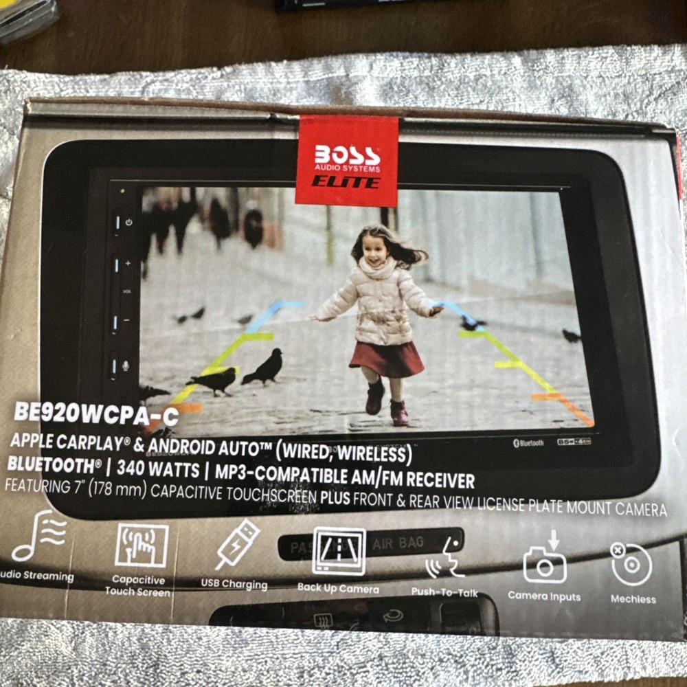 Boss Audio BE920WCPA-C Digital Multimedia Receiver + Camera New Open Box