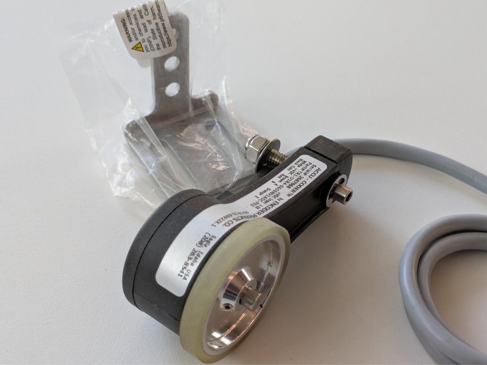 Encoder Products Co. ACCU-CODER ENCODER TR1-U1R4-0600NV1AOC-F03 with bracket