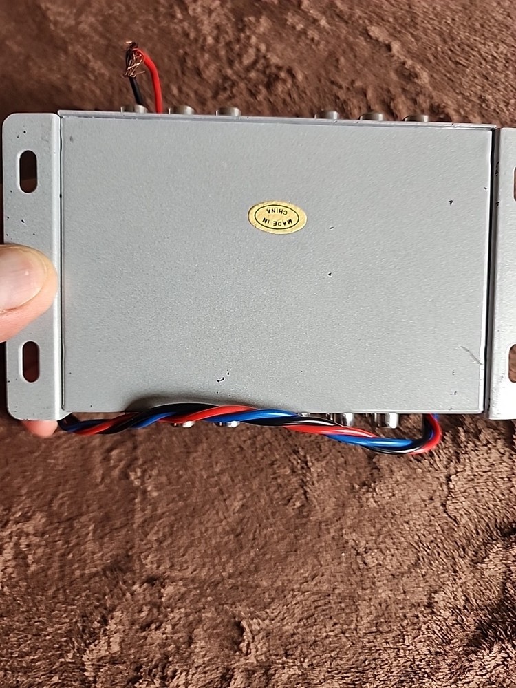 Audiopipe, Split -3003. MULTI AUDIO AMPLIFIER SPLITTER.