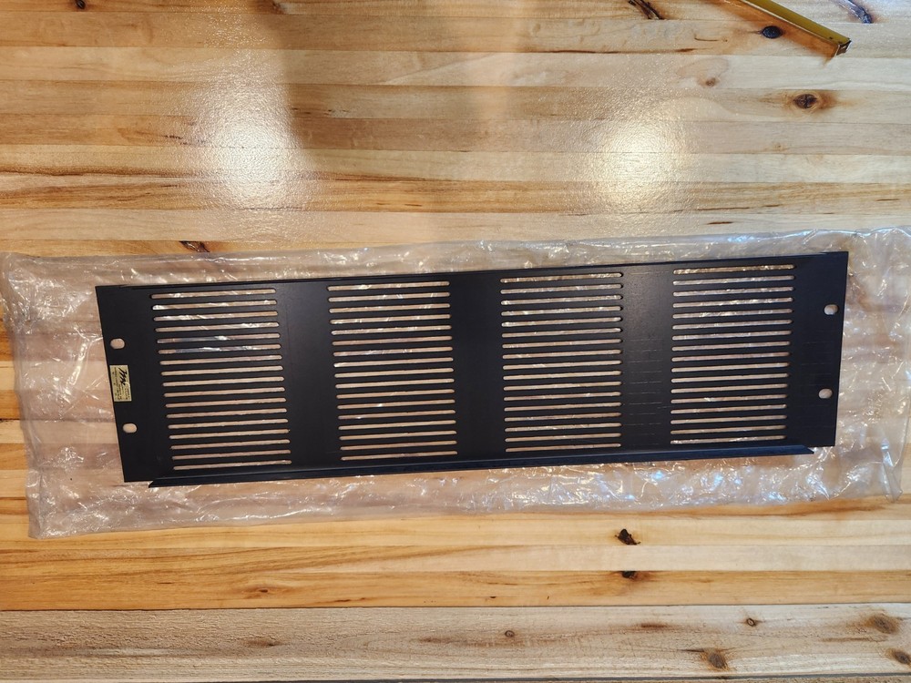 Middle Atlantic vented 3U black steel rack panel 19"