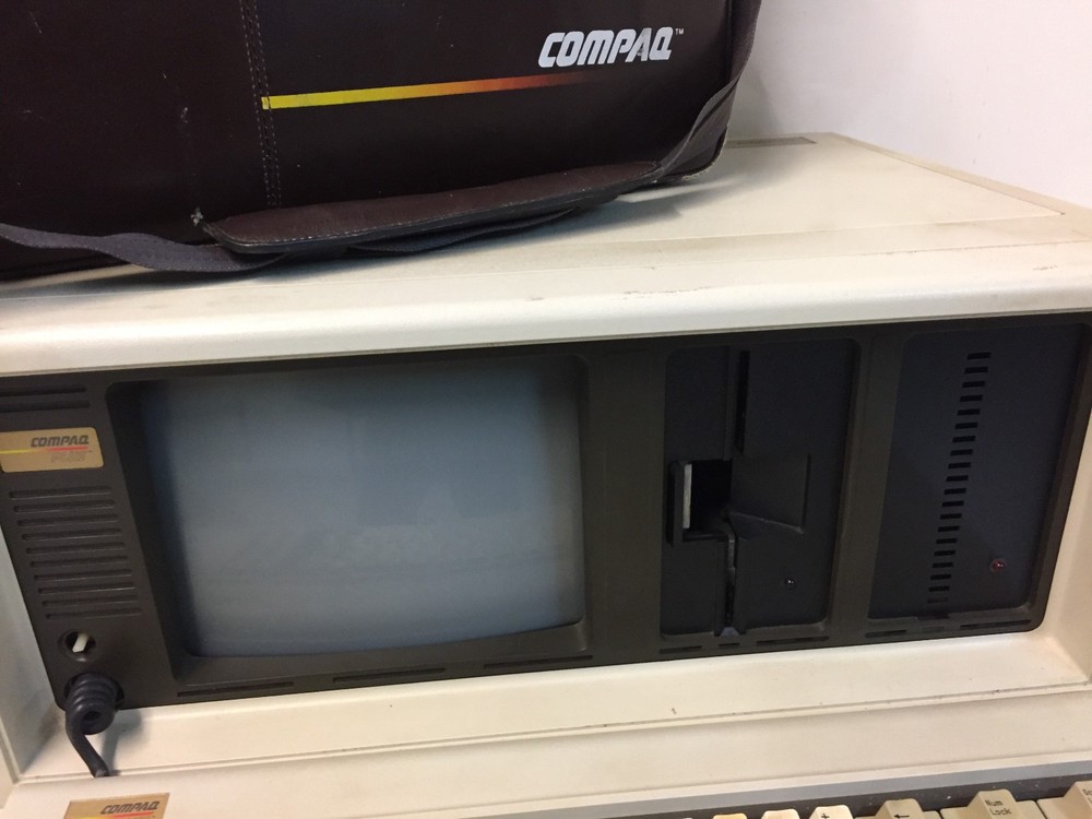 Vintage Compaq Plus Portable Computer Model 101709 - Powers On Untested w/ Bag