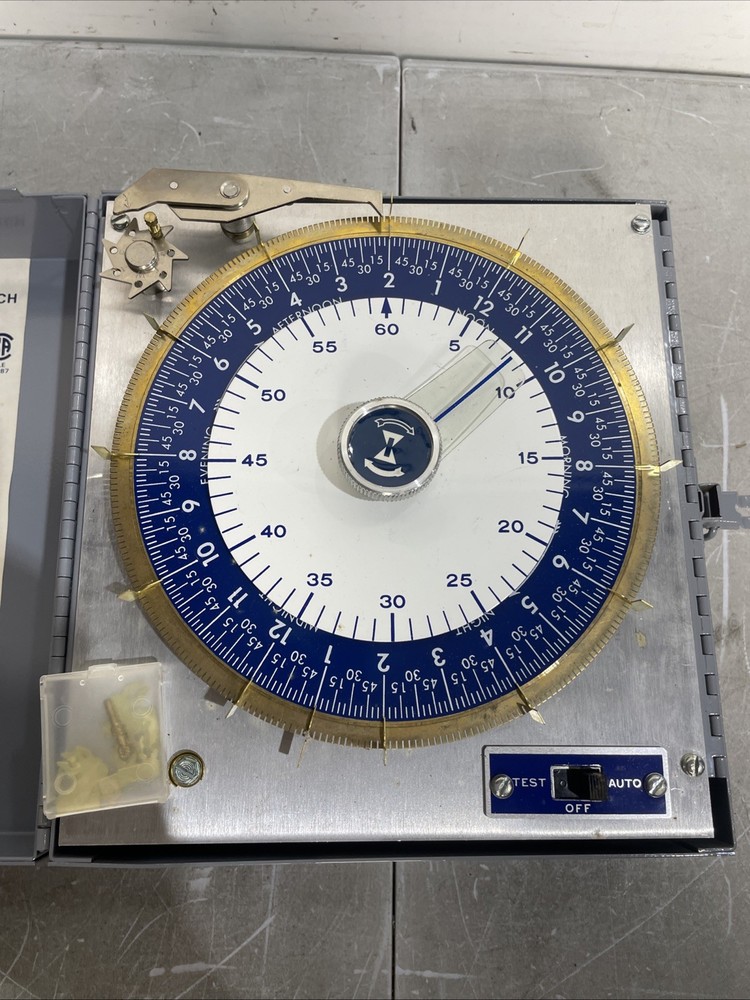 Intermatic Programmable Time Switch V47171 with day skipper, SPST,6 Amp 125Volt