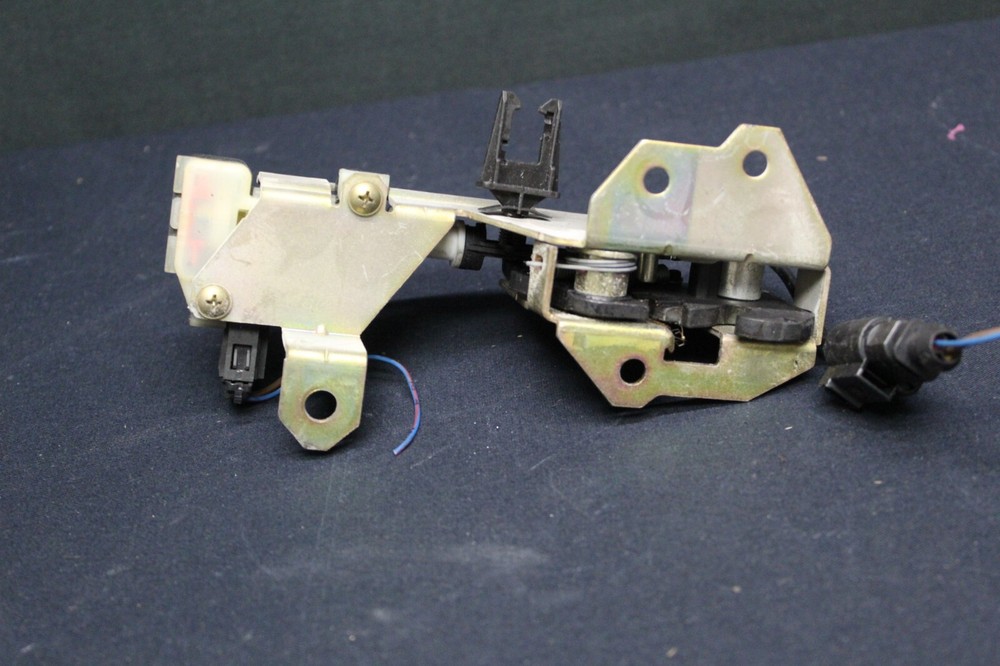 2003 - 2010 PORSCHE CAYENNE REAR HATCH LOCK LATCH OEM