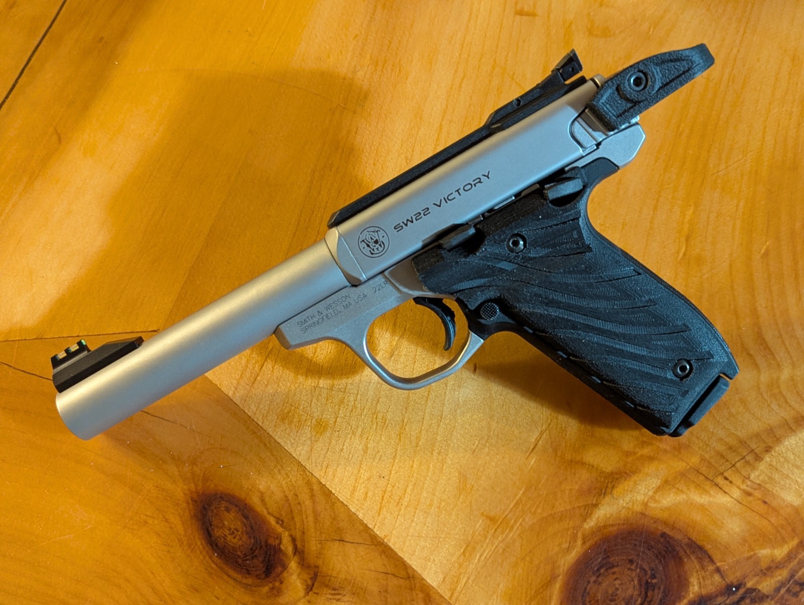 S&W SW22 Victory Charging Ring