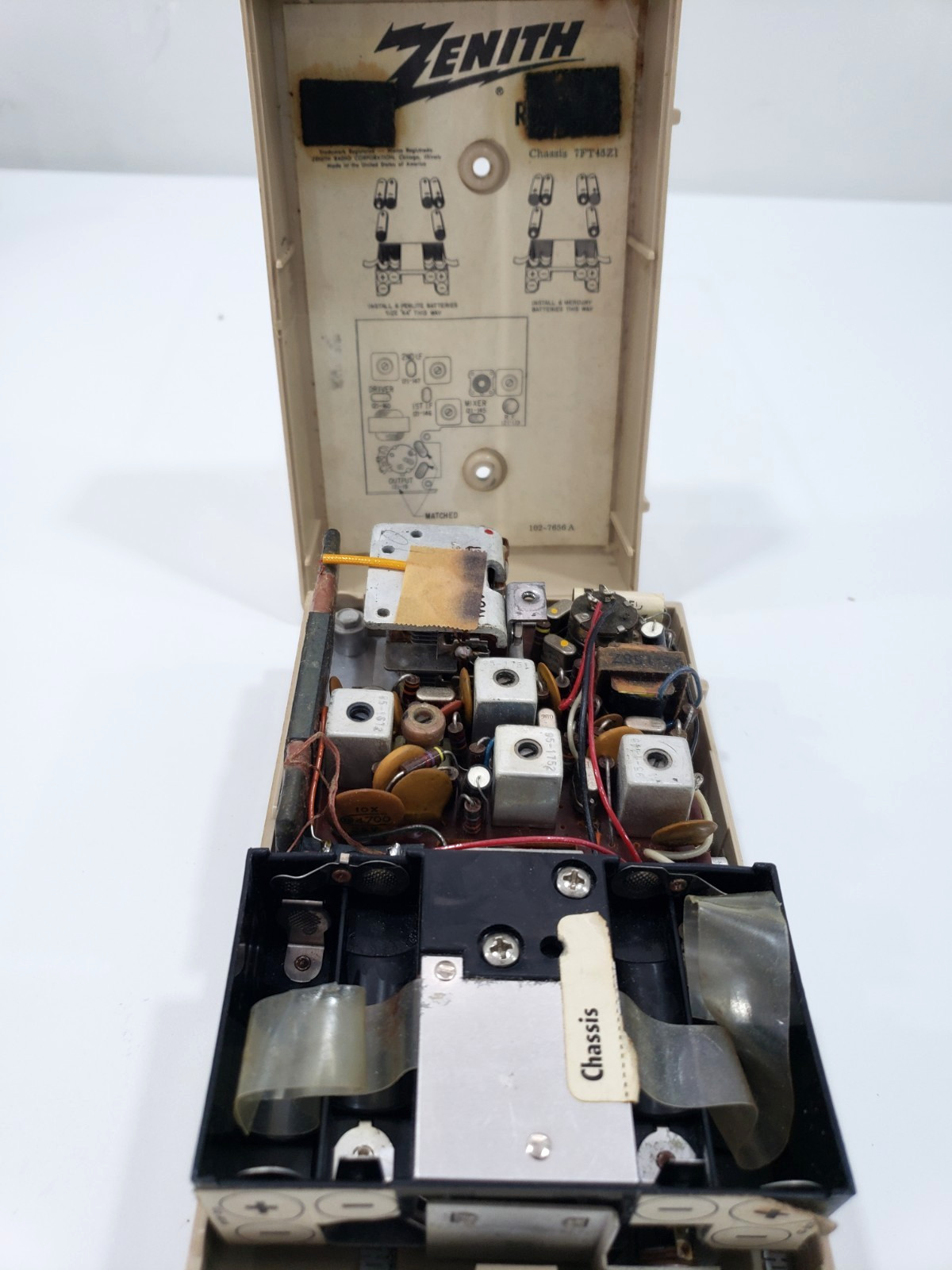 VINTAGE ZENITH ROYAL R475L (475) TRANSISTOR RADIO 1962 WORKS WITH FLAWS