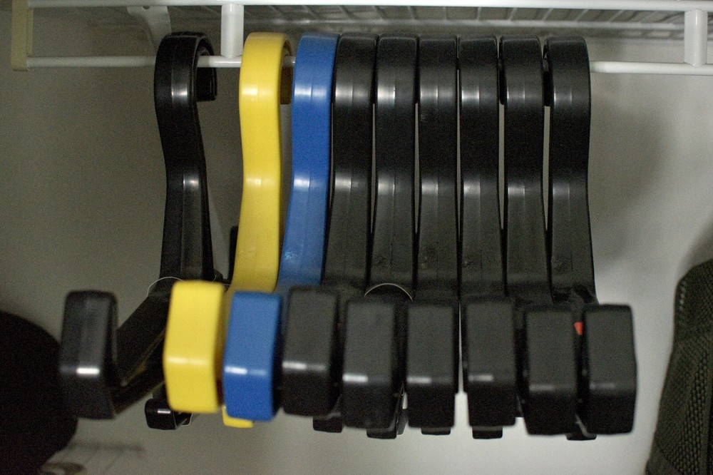 BC and Regulator Hanger Black Blue Yellow