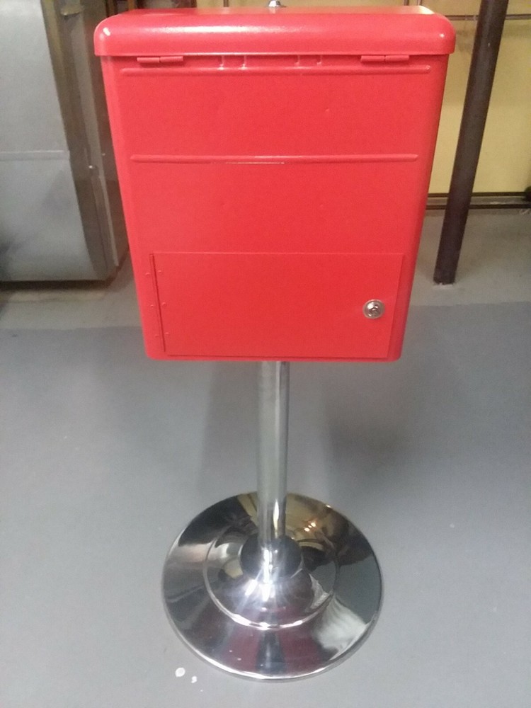 vending machine (3 select triple play, tri- vend type machine) candy
