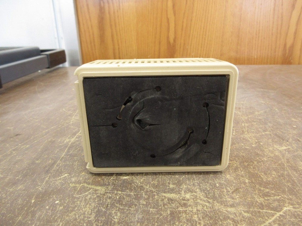 Siemens Room Temp. Sensor 544780FA w/ Display *Broken Mounting* Used