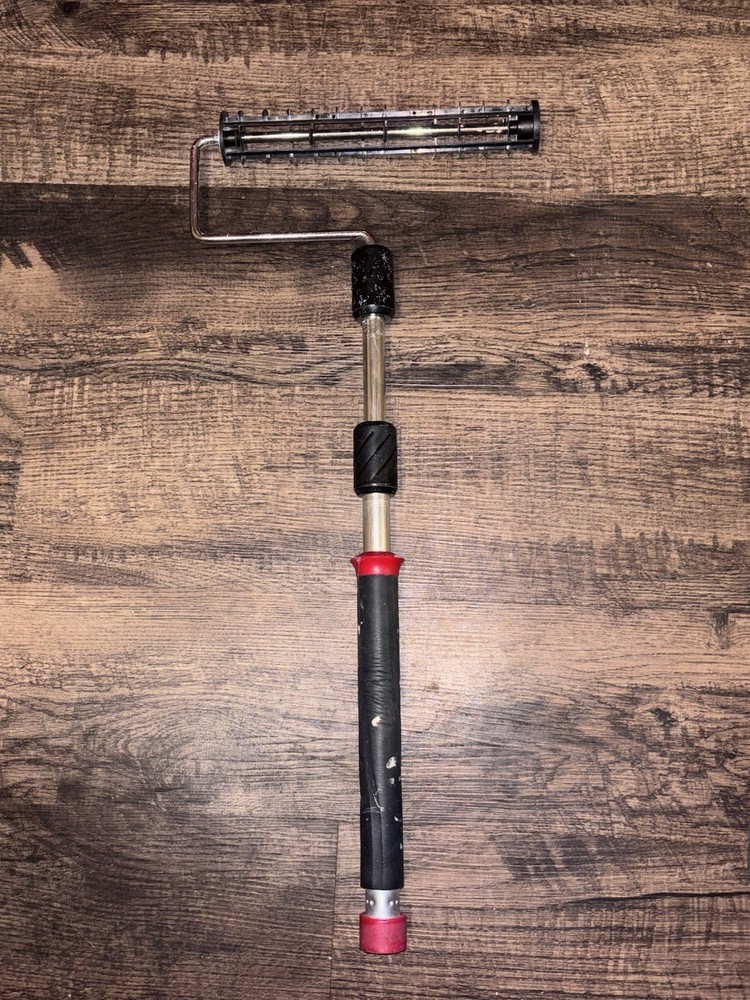 Twist-Reach Textured Paint Roller w/ Long Handle