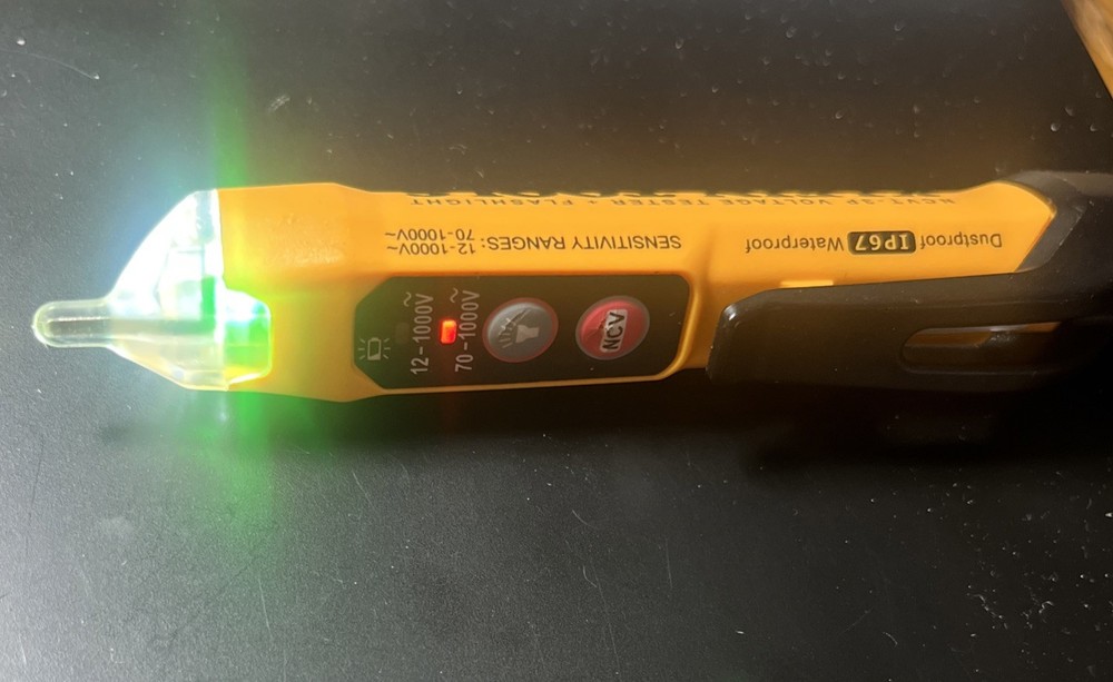 KLEIN TOOLS NCVT-3P VOLTAGE TESTER + FLASHLIGHT
