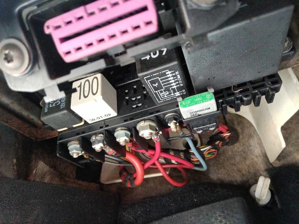 JETTA     2002 Fuse Box Cabin 6967
