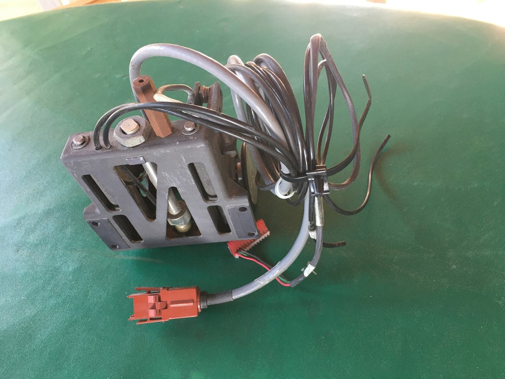 Gerber S3200 Cutting Machine Table Encoder W/ Bracket Assy