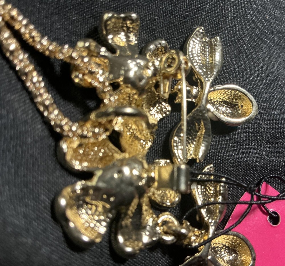 Buzz On Necklace Brooch