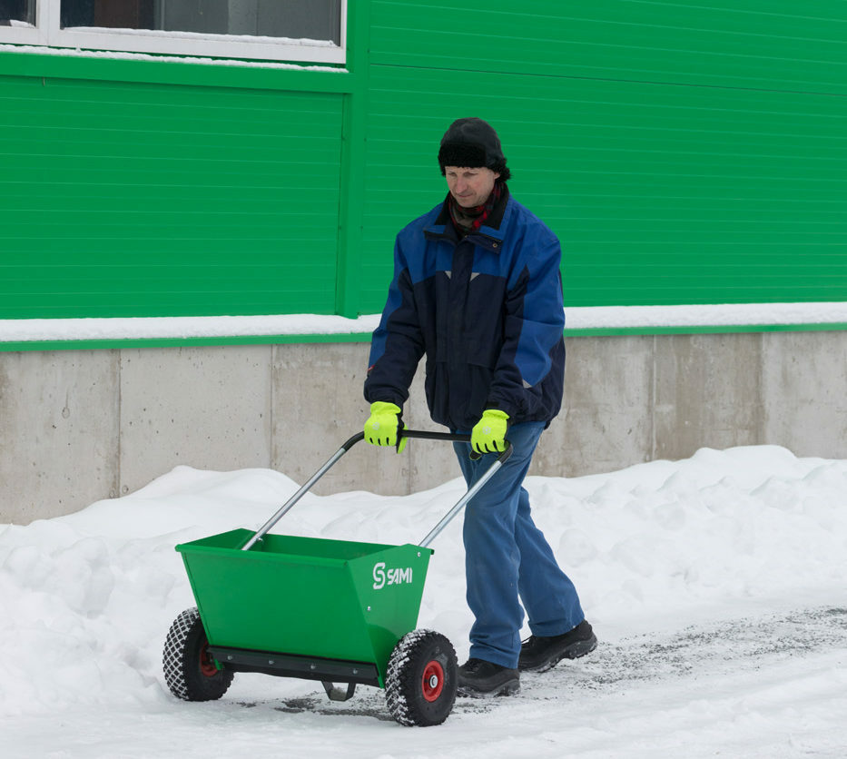 SAMI S-600 - walk behind ground driven sand spreader