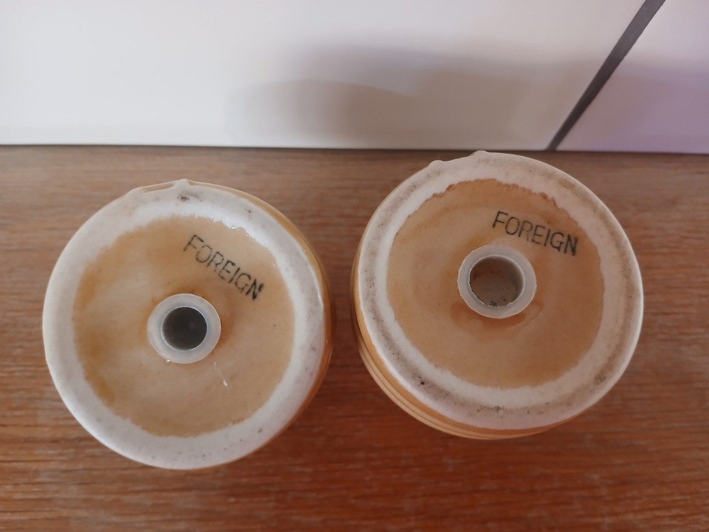 Ceramic cruet set, bee hive design, 5cm