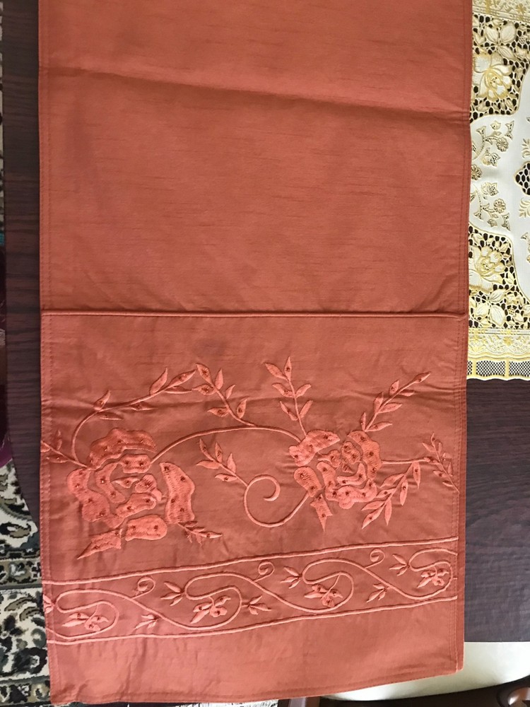 NWOT 72" Ridgefield Table Runner-Free S&H