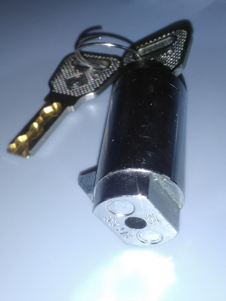 Plug Lock for Soda / Snack Vending Machine NEW Replacement High Security