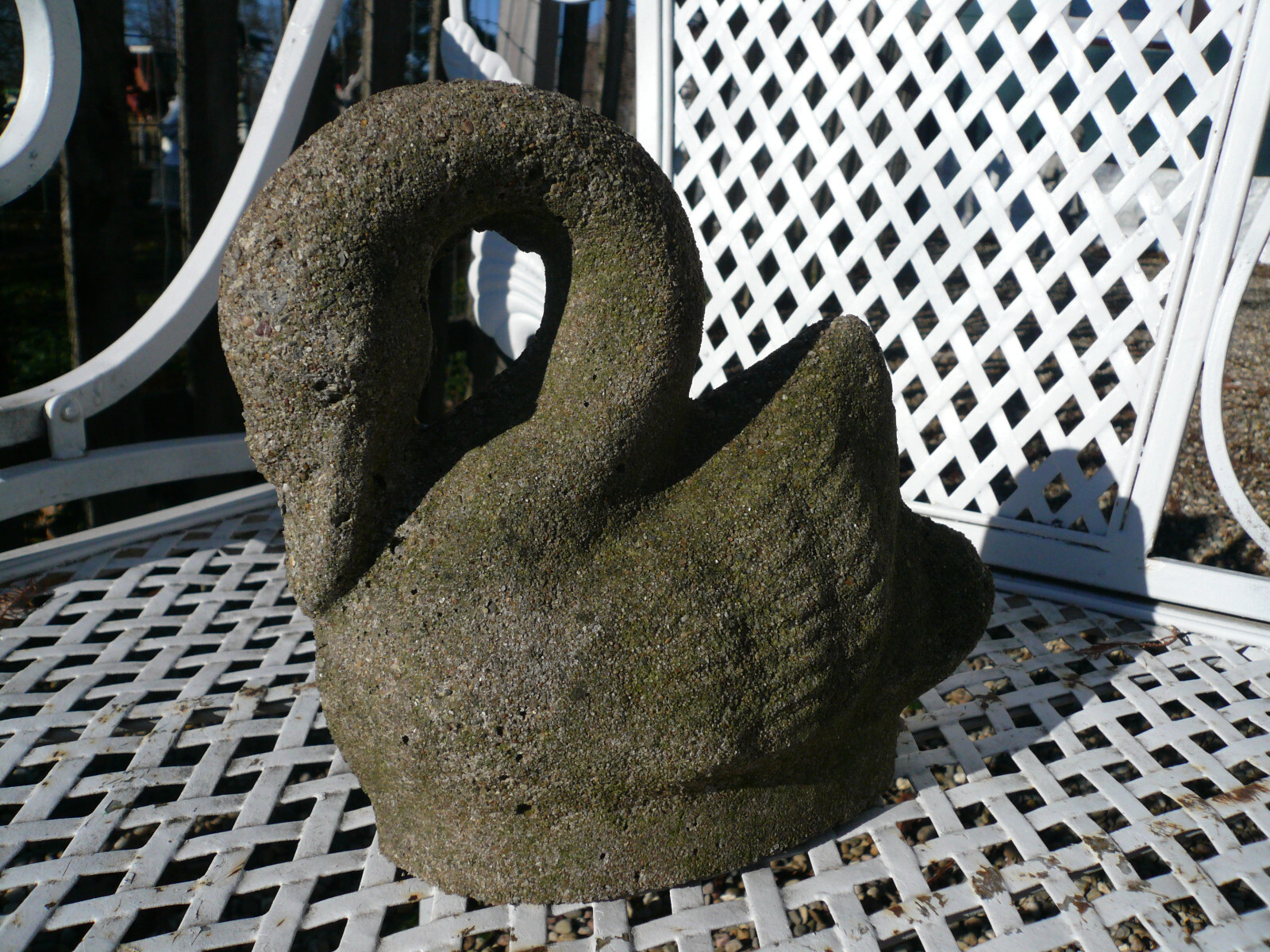 EXQUISITE WEATHERED & WORN VINTAGE CEMENT/CONCRETE GARDEN SWAN