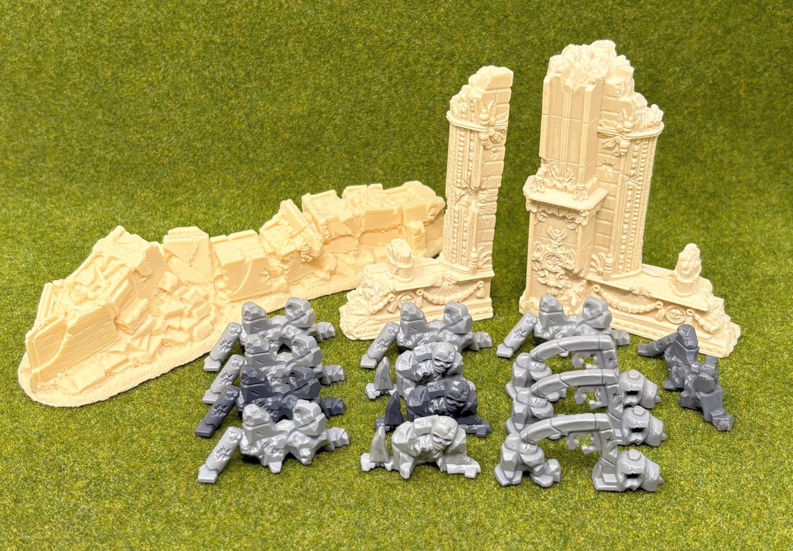 Warhammer 40k: Ruined Cathedral (Armorcast) & Gothic Ruins Rubble (3rd Ed.) GW