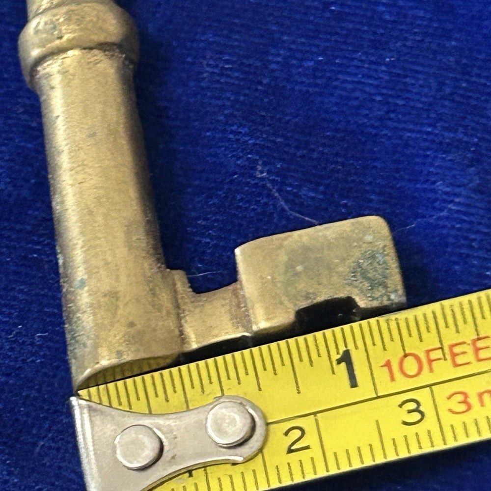 Antique Brass Skeleton Solid Barrel Key Collectible Decor/323j