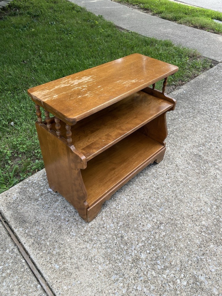 Ethan Allen Heirloom Maple Nutmeg End Table