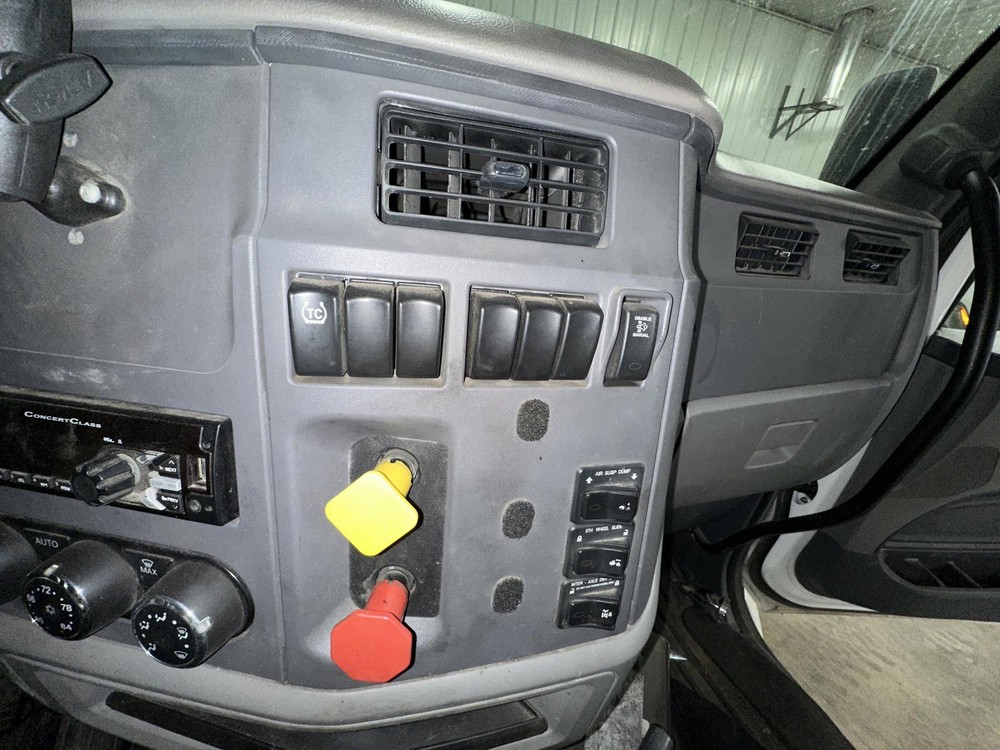2013-2019 Peterbilt 579 SWITCH Dash Panel - Used